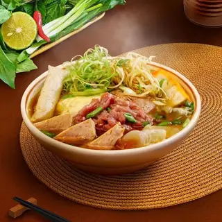 Bún bò Huế đặc biệt - 100.000 ₫ tại Phở Trang - Star Hill - Đường Số 10