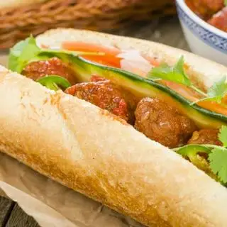 Hình ảnh Bánh mì kẹp xíu mại