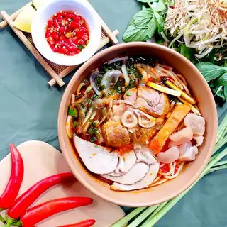 Bún bò đầy đủ - 67.000 ₫ tại Bún Bò Huế Kim Hương - Hoàng Hoa Thám