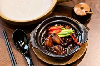 Mì ếch trộn sốt 1 con - 70.000 ₫ tại Cháo Ếch Singapore D2 - Ung Văn Khiêm
