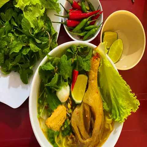 Cô Bông Mì Quảng Vịt Phan Thiết - Ngô Quyền - Bún/Phở/Mỳ/Cháo gần bạn
