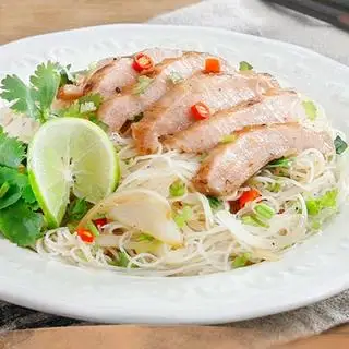 Bún thịt heo xào - 53.000 ₫ tại Cô Mén - Bún Thịt Xào Chả Giò, Gỏi Cuốn & Chân Gà - Chung Cư Ấn Quang