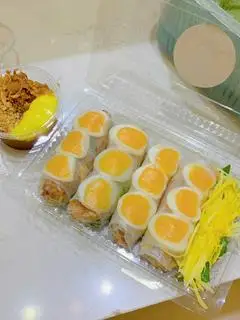 Bánh tráng cuốn trứng lòng đào - 38.000 ₫ tại Bánh Tráng Ghiền - Trường Sa