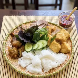 Hình ảnh Bún đậu đầy đủ
