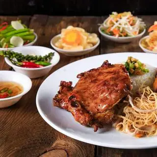 Cơm tấm sườn bì - 50.000 ₫ tại Cơm Tấm A Trường - Nơ Trang Long