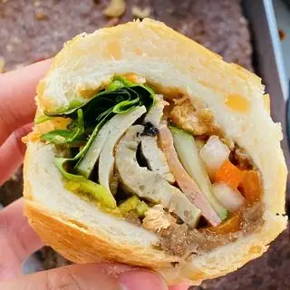 Bánh mì thập cẩm chay - 33.000 ₫ tại Bánh Mì Chay Minh Hiếu Vegan - Hàn Mặc Tử