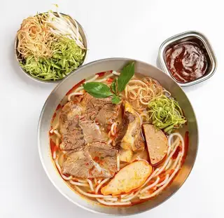 Bún bò huế nạm - chả - 65.000 ₫ tại Bún Bò Huế Hẻm Số 5 - Trương Đăng Quế