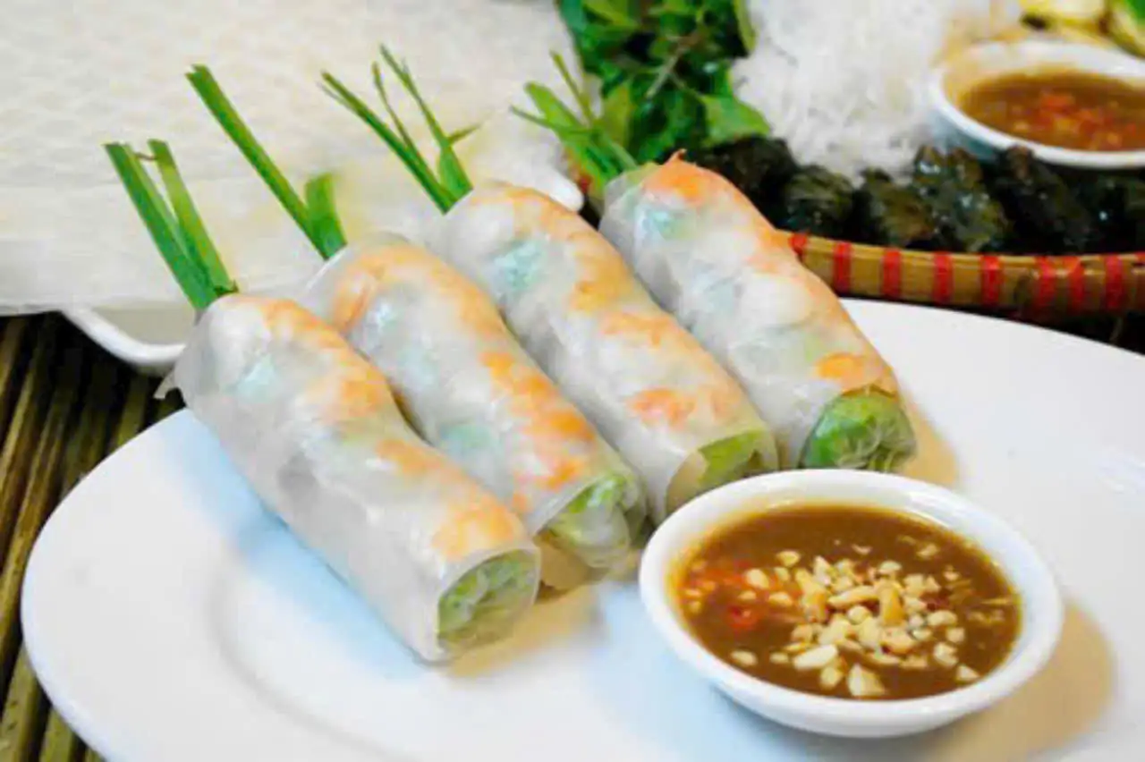 Gỏi cuốn tôm thịt - 12.000 ₫ tại Baby Gỏi Cuốn, Bún Mắm Nêm & Bún Bì Chả Giò - Lê Văn Lương