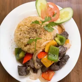 Cơm chiên bò lúc lắc - 55.000 ₫ tại Cơm Trưa & Cơm Chiên - Cô Bắc