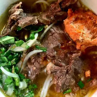 Bún bò - nạm chả - 58.000 ₫ tại Bún Bò Huế Út Dung - Tôn Thất Hiệp