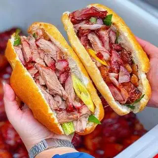 Hình ảnh Bánh mì xá xíu - trứng - chả