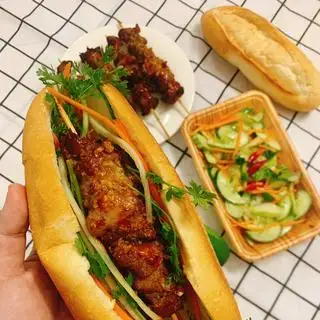 Hình ảnh Bánh mì thịt xiên nướng