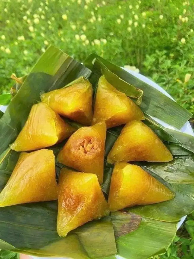 Bánh ú tro lá tre. chục  - 95.000 ₫ tại Su Su Bánh Bột Lọc Lá & Bánh Miền Tây - Nguyễn Đình Chiểu