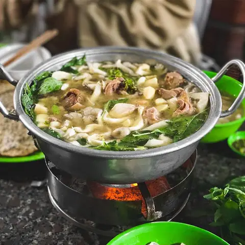 Tiệm Luynh Lẩu - Lẩu Gà Lá É Phú Yên - Phạm Văn Đồng - Lẩu & Nướng gần bạn