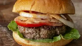 Bánh mì hamburger bò - 36.000 ₫ tại Bánh Mì, Mì Ý & Ăn Vặt - Đường 28