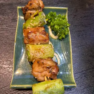 Gà và hành baro - Chicken with scallions - 30.000 ₫ tại KYOBASHI Sushi Izakaya - Thái Văn Lung
