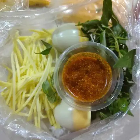 Hình ảnh Tré Trộn & Bánh Tráng Trộn Cô 2 - Lê Văn Việt