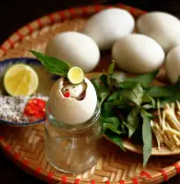 Hột vịt lộn luộc - 8.000 ₫ tại Súp Cua Út Tuyền - Nguyễn Thị Nhỏ