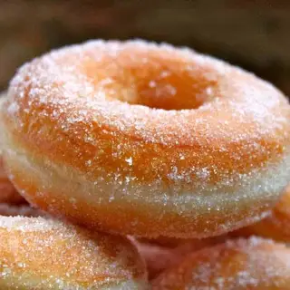 Donut nhân đậu đỏ - 39.000 ₫ tại Twisty Seoul - Bánh Donut Hàn Quốc - Nguyễn Gia Trí