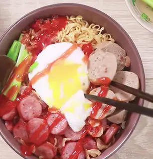 Hình ảnh Mỳ trộn xúc xích