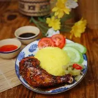 Hình ảnh Cơm má đùi sốt bí truyền