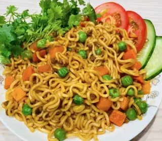 Hình ảnh Mì trộn rau củ