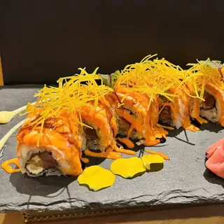 Cơm cuộn cá hồi sốt đặc biệt - Special salmon sushi roll - 215.000 ₫ tại KYOBASHI Sushi Izakaya - Thái Văn Lung
