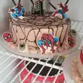 Hình ảnh Bánh kem socola siêu nhân 20 cm