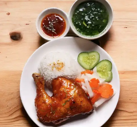 Hình ảnh Cơm gà sốt tomyum lớn