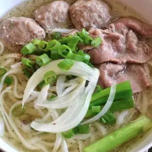 Phở tái viên - 67.000 ₫ tại Phở Bò Yến - Thống Nhất