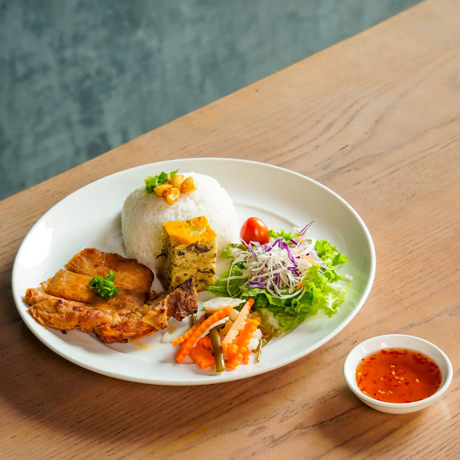 Cơm sườn - chả - 58.000 ₫ tại Cơm Tấm BO - Hoàng Hoa Thám