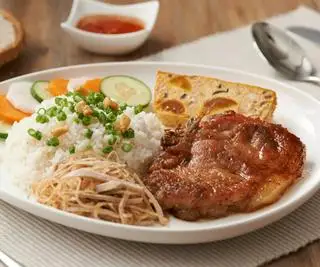 Cơm tấm sườn bì chả - 60.000 ₫ tại Cơm Tấm A Trường - Nơ Trang Long