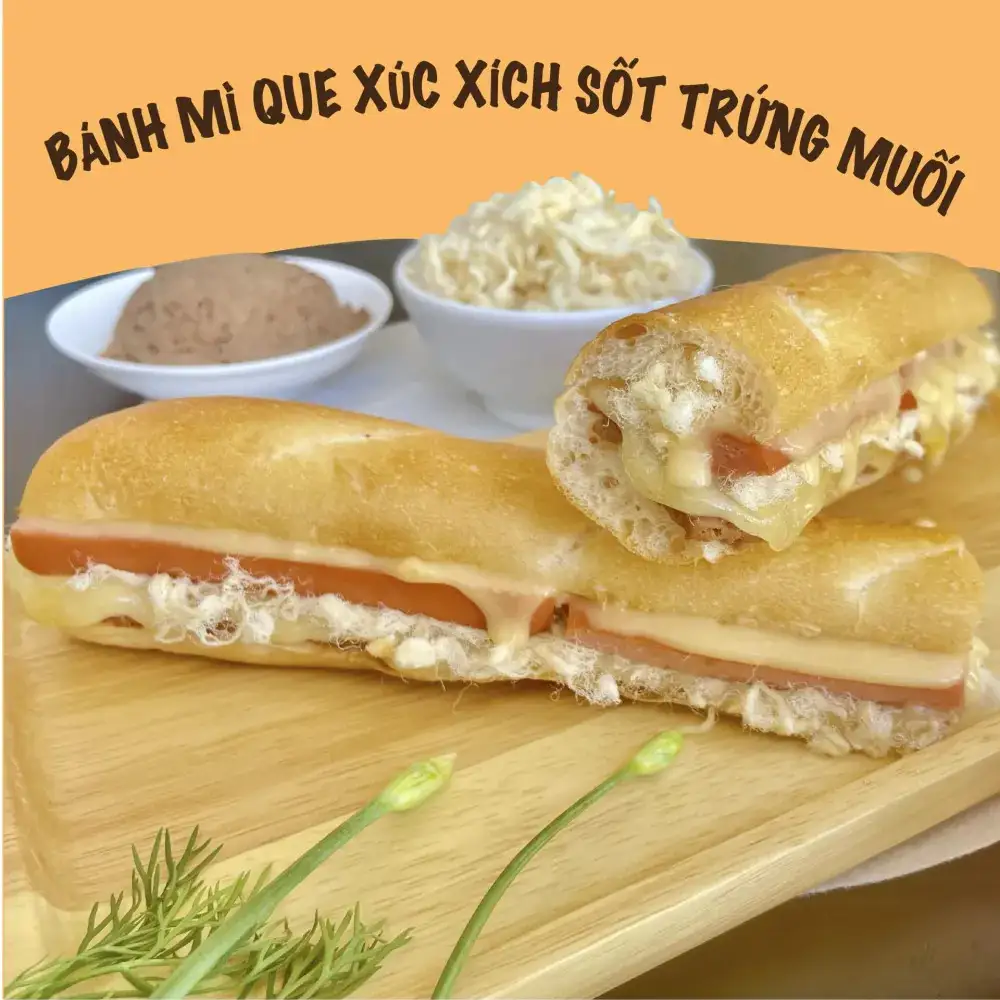 Bánh Mì Que Xúc Xích Sốt Trứng Muối - 28.000 ₫ tại Bánh Mì Que - Bay Baguette - Hoàng Văn Thụ