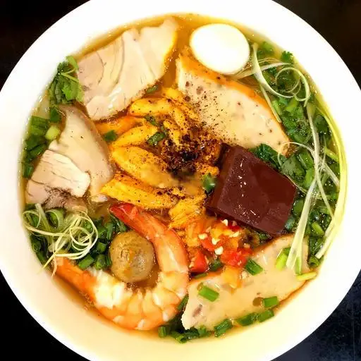 Bánh canh cua thập cẩm - 62.000 ₫ tại Bánh Canh Cua Mẹ YuNa - Lê Văn Quới