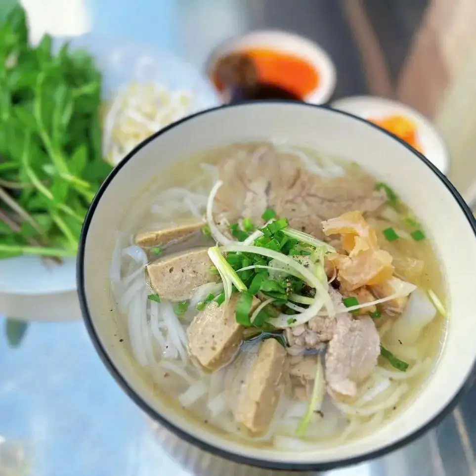 Phở tái - nạm - gân - bò viên - 72.000 ₫ tại Phở Quỳnh 88 - Nguyễn Thiện Thuật