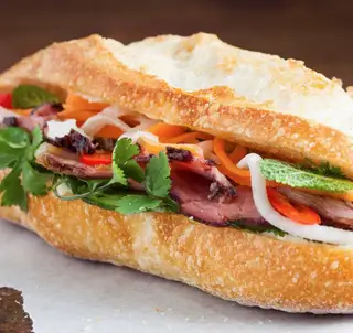Bánh mì thịt - 28.000 ₫ tại Bánh Mì Hà Nội - Bạch Đằng