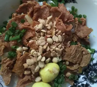Mì xào bò trứng - 65.000 ₫ tại Mì Quảng Cô Mười - Liên Khu 5/6