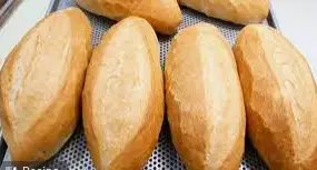 Bánh mì không - 6.000 ₫ tại Bánh Mì Lương Phan 19 - Lê Văn Lương