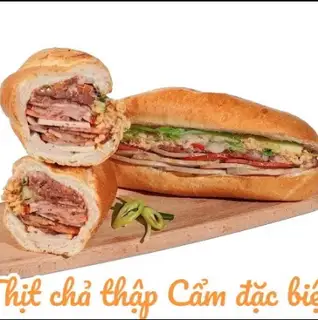 Bánh mì thịt chả đặc biệt - 51.000 ₫ tại Bánh Mì Lão Phù - Đường 38