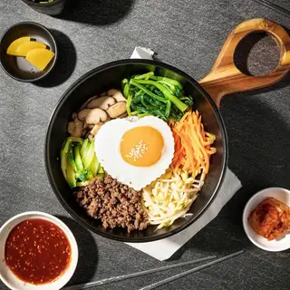 Hình ảnh Cơm trộn bò sốt bbq