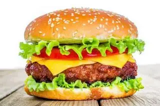 Burger bò - 39.000 ₫ tại Feliz Tacos Hamburger - Lê Văn Duyệt