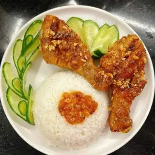 Hình ảnh Cơm gà sốt đùi tỏi