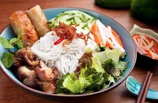 Bún thịt nướng chả giò - 55.000 ₫ tại Cơm Tấm Thương Oanh - Võ Duy Ninh