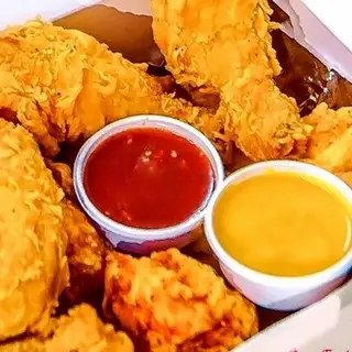 Hình ảnh Gà mix vị truyền thống và sốt phô mai trứng muối - 1 con