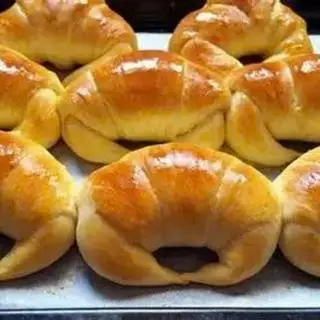 Bánh mì cua phô mai - 22.000 ₫ tại Tiệm Bánh Sarah - Bánh Ngọt - Phan Văn Hớn