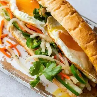 Bánh mì trứng - 30.000 ₫ tại Bánh Mì, Xôi Mặn & Heo Quay Chú Béo - Cách Mạng Tháng 8