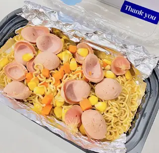 Hình ảnh Mì trộn xúc xích