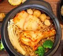 Hình ảnh Mì kim chi đùi gà