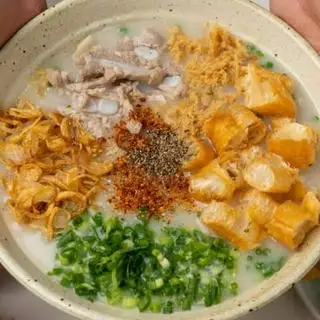 Hình ảnh Cháo sườn sụn ruốc nấm quẩy