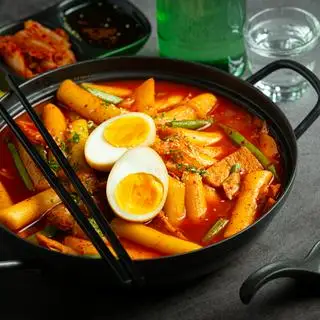 Hình ảnh Tokbokki đặc biệt full topping